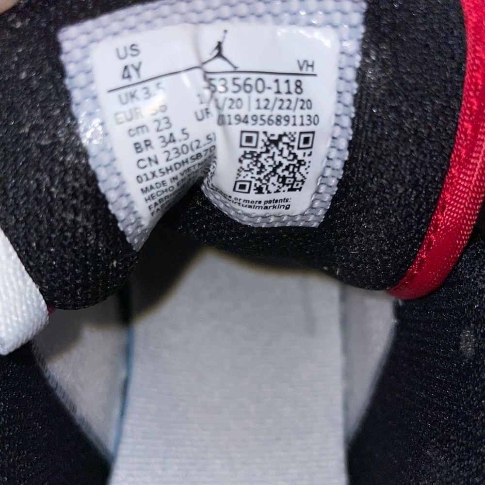 Air Jordan 1s Mid - Picture 7 of 8